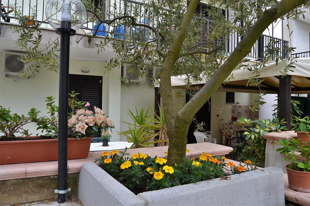 Il Girasole Formia Guesthouse Rooms Buitenkant foto